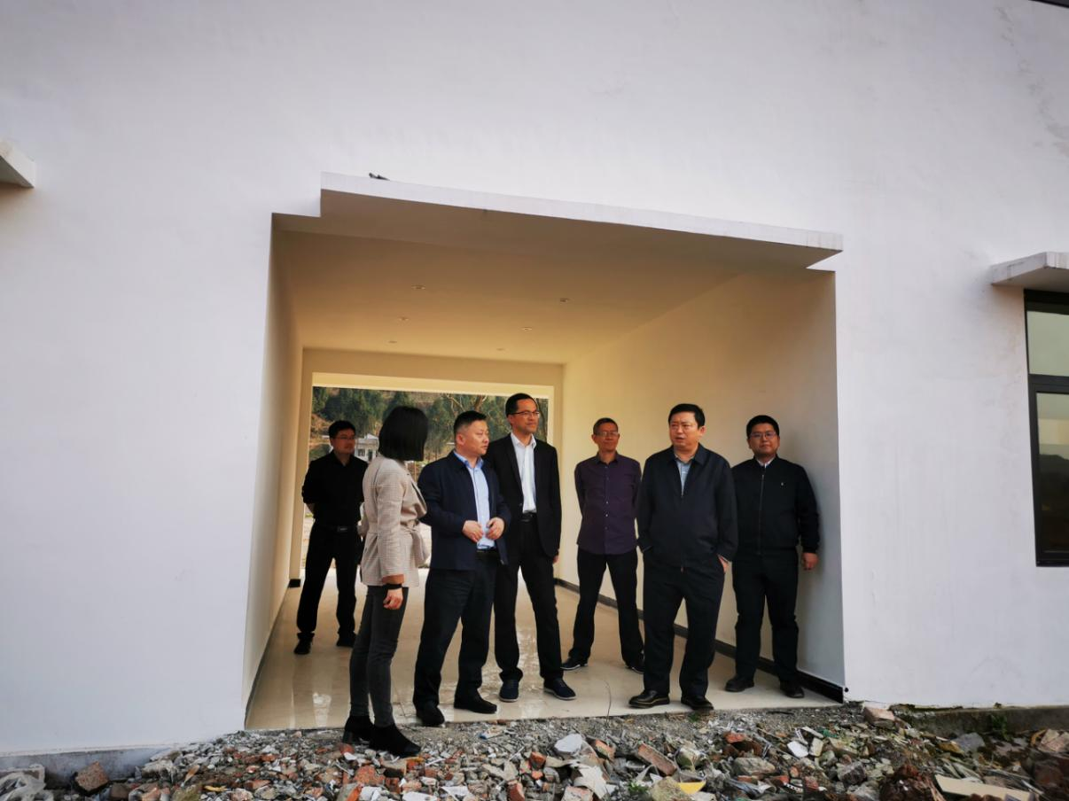 K8凯发集团党委副书记、董事陈日到邓家沟村开展帮扶工作